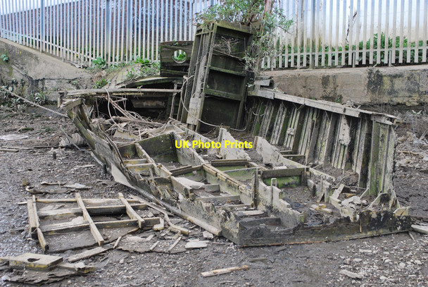 Photo 6"x4" Abandoned boat Brentford c2010