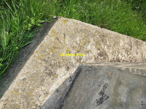Photo 6"x4" Benchmark on a corner Moreton\/SP4101 c2010