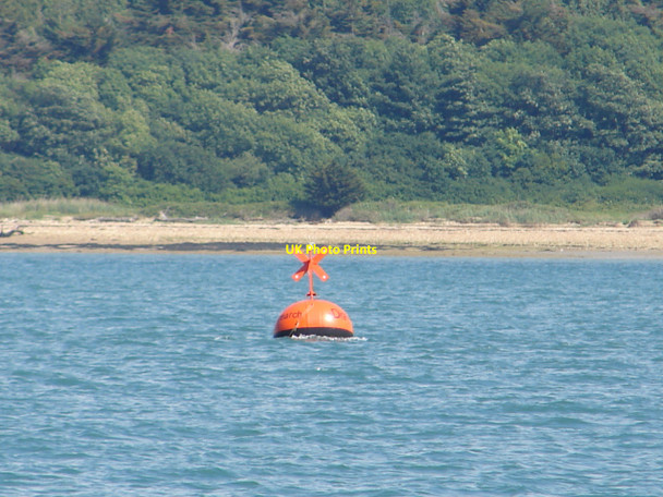 Photo 6"x4" E-digital Research racing buoy and foreshore beyond Porchfield c2010
