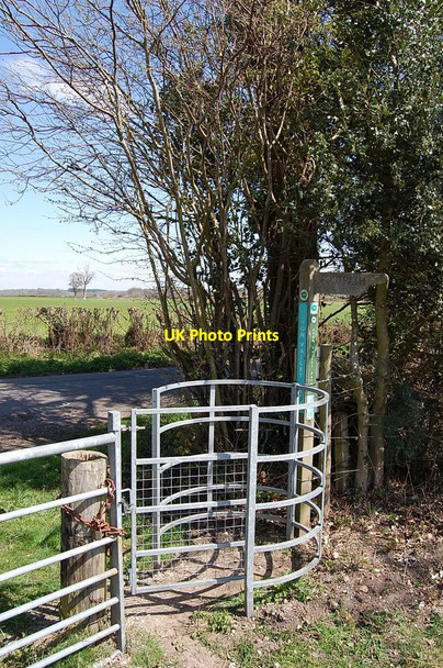 Photo 6"x4" Kissing gate on Avon Valley Path Harbridge c2010