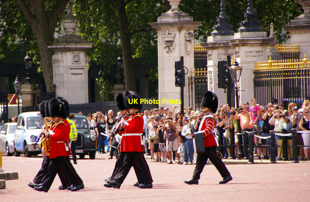 Photo 6"x4" Footguard Soldiers, Buckingham Palace Westminster c2010