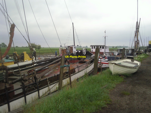 Photo 6"x4" Boatyard on the outskirts of Faversham Faversham c2010
