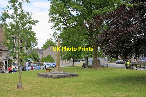 Photo 6"x4" Village Green and Cross, Monyash Monyash c2010