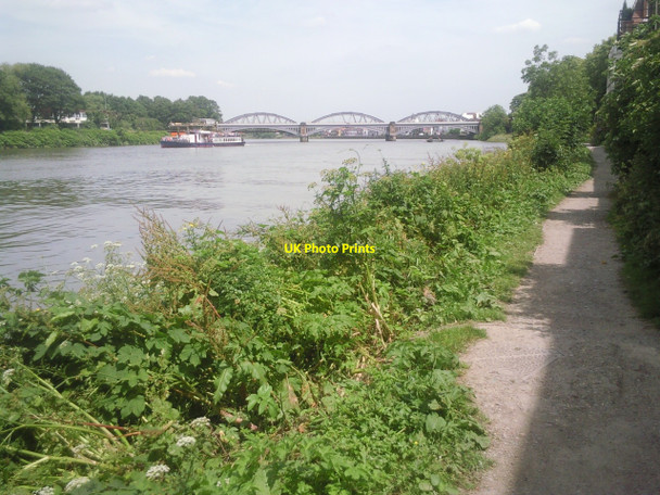 Photo 6"x4" The Thames Path at Barnes Barnes c2010