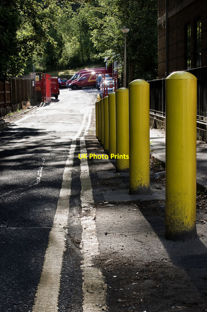 Photo 6"x4" Royal Mail Delivery Office Caterham c2010