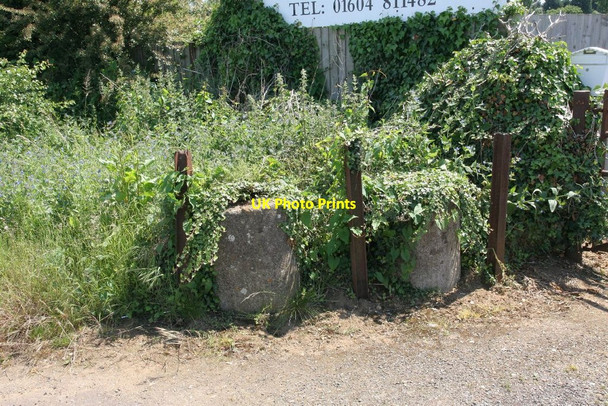 Photo 6"x4" Cylinders by the entrance Boughton\/SP7565 c2010
