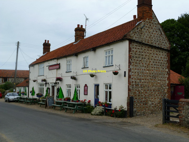 Photo 6"x4" Cley next the Sea: the Three Swallows pub Cley next the Sea c2010