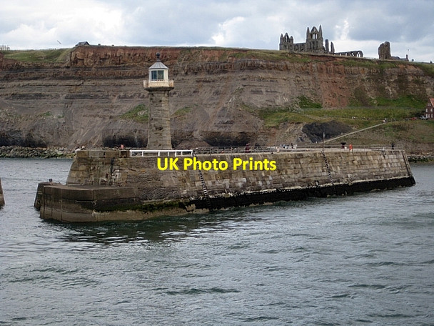 Photo 6"x4" East Pier Lighthouse (2) Whitby\/NZ8910 c2010