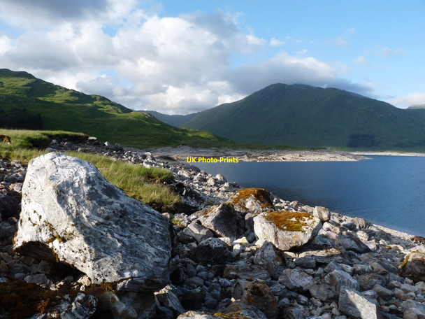 Photo 6"x4" Loch Quoich's stony fringe Loch Quoich\/NH0102 c2010