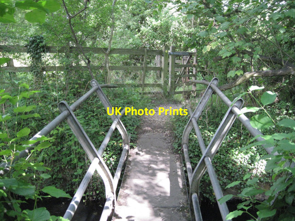 Photo 6"x4" Footbridge over the Bell Brook Snitterfield c2010