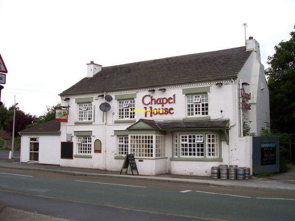 Photo 6"x4" Chapel House public house Burtonwood Burtonwood c2010