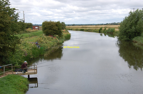 Photo 6"x4" Fishermen on the River Rother Iden\/TQ9123 c2010