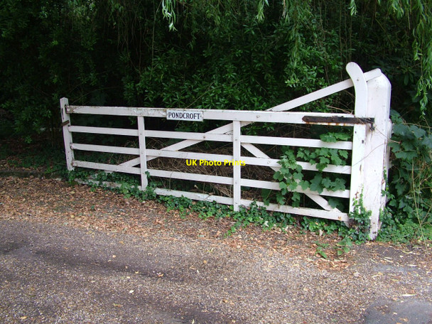 Photo 6"x4" Five barred gate Ware\/TL3614 c2010