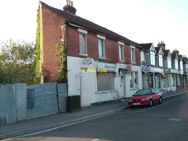 Photo 6"x4" Derelict caf\u00c3\u00a9, Victoria Road, Woolston Woolston\/SU4310 c2010