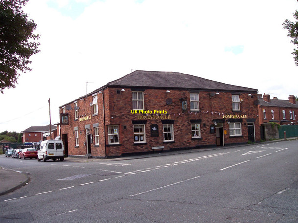 Photo 6"x4" The Honeysuckle public house on Swan Meadow Road Ince in Makerfield c2010