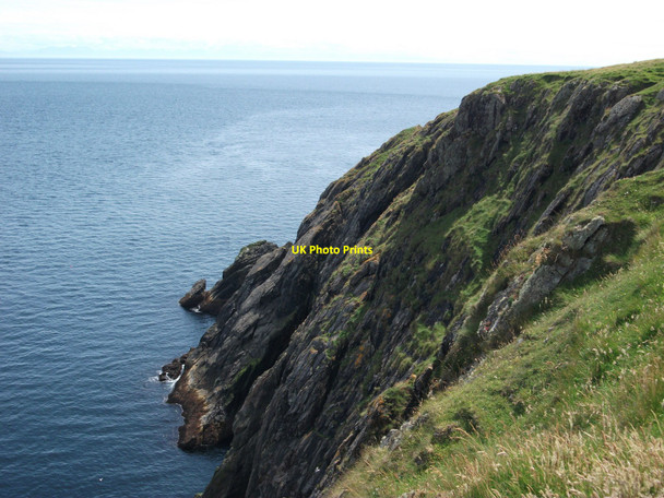 Photo 6"x4" East facing cliffs at Sr\u00c3\u00b2n Clach an Rubha Tolstadh bho Thuath c2010