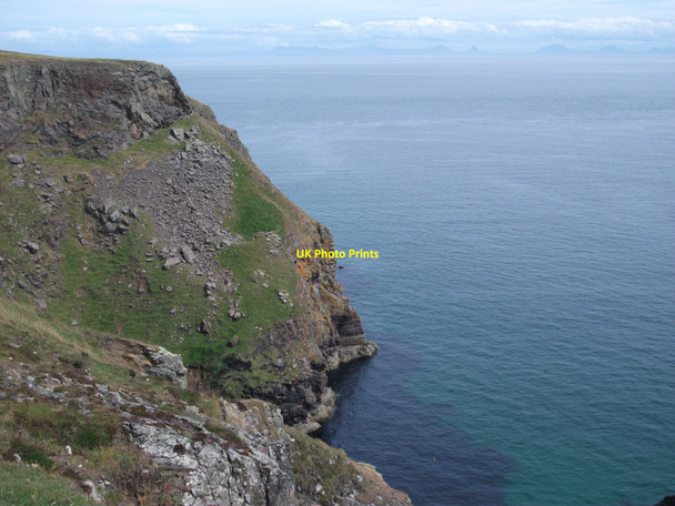 Photo 6"x4" Cliffs near to Eilean Glas Tolstadh bho Thuath c2010