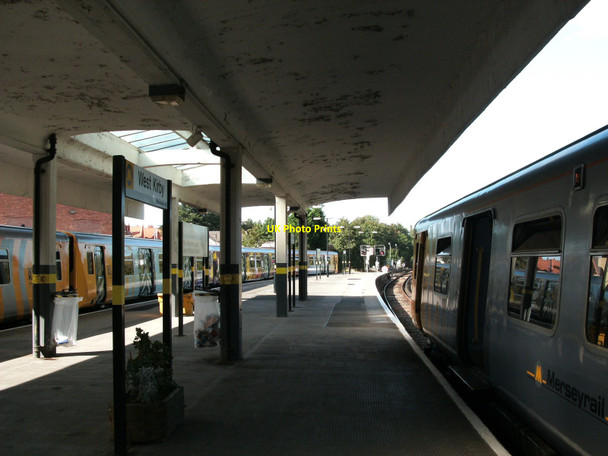 Photo 6"x4" West Kirby railway station platforms Hoylake c2009