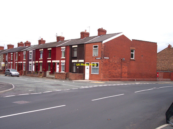 Photo 6"x4" Terraced housing at Moss Nook Moss Nook\/SJ5394 c2010