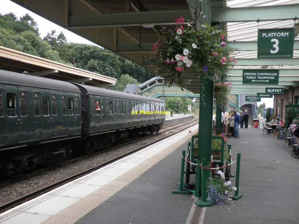Photo 6"x4" Platform 3, Okehampton Railway Station Okehampton c2010