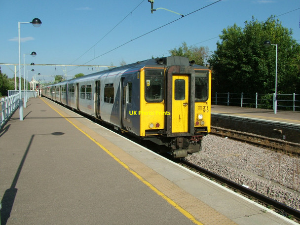 Photo 6"x4" Train arriving at Hertford East Hertford c2010