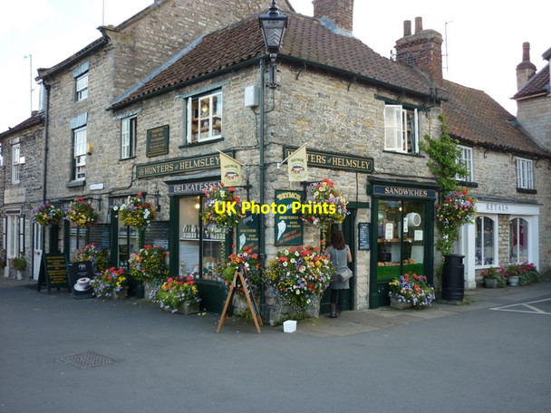 Photo 6"x4" A shop in Helmsley Square Helmsley c2010