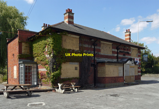 Photo 6"x4" The Brocklesby Ox Boarded-up Ulceby\/TA1014 c2010