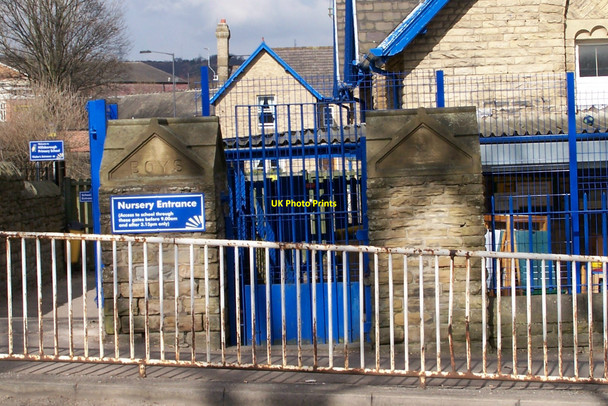 Photo 6"x4" School Gates, Hillsborough Primary School, Parkside Road, Hillsborough, Sheffield - 2 Hillsborough\/SK3290 c2010