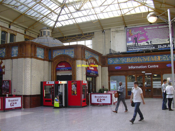 Photo 6"x4" Manchester Victoria Station Manchester c2010