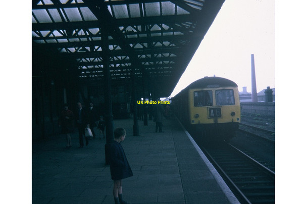 Photo 6"x4" A Train at Leicester Central Station Leicester c1969