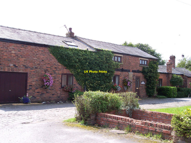Photo 6"x4" Barrow Nook Hall farm buildings Barrow Nook c2010