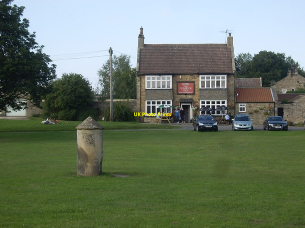 Photo 6"x4" The Stanwick Inn Aldbrough St John c2010