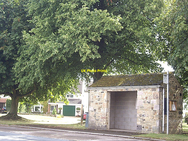 Photo 6"x4" Bus shelter, Stapleton Darlington c2010