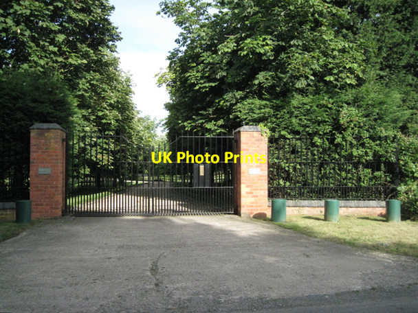 Photo 6"x4" Gates to Barston Park Barston c2010