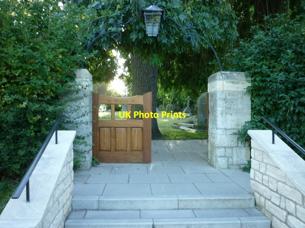 Photo 6"x4" Gateway to the graveyard Little Coates c2010