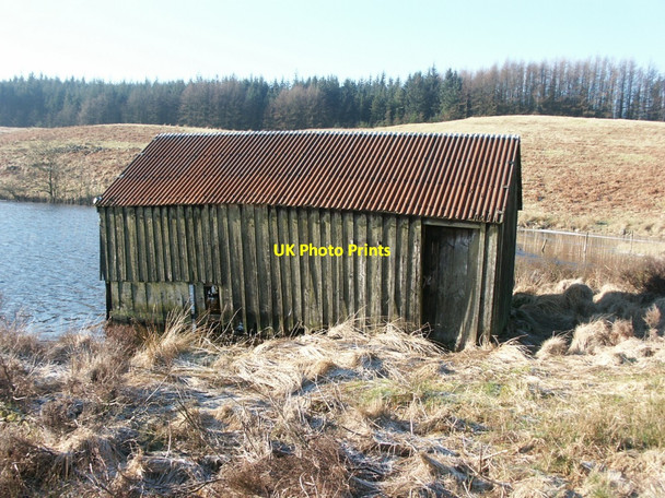 Photo 6"x4" Old Boathouse at Lochenbreck Loch Hill\/NX6365 c2003