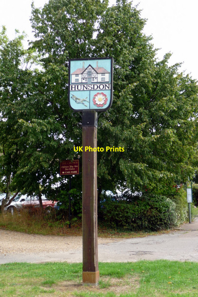 Photo 6"x4" Hunsdon Village Sign, Hertfordshire Hunsdon c2010