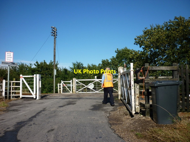 Photo 6"x4" The Gatekeeper at work, Carr Lane near Ulceby Ulceby Skitter c2010