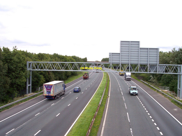 Photo 6"x4" The M57 from Pottery Lane bridge Prescot c2010