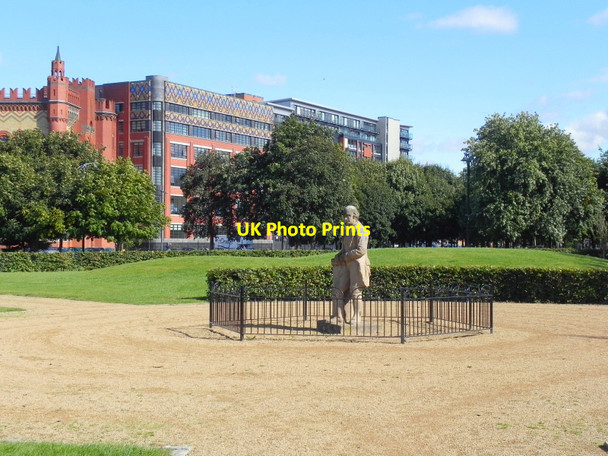 Photo 6"x4" Glasgow Green Sculpture Garden, James Watt Statue Glasgow c2010