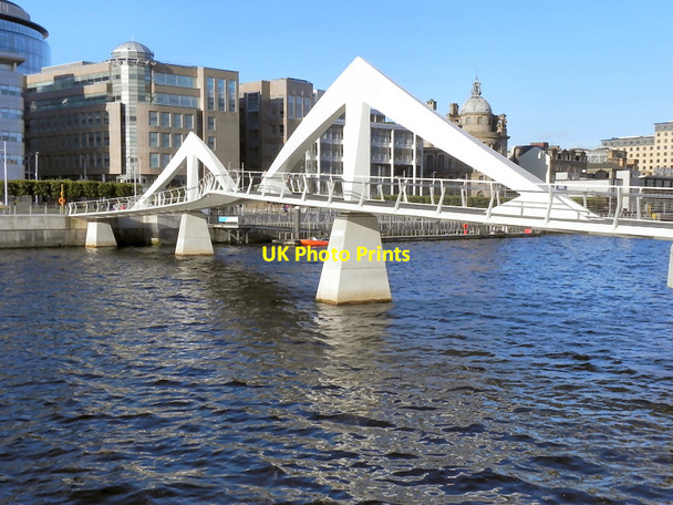Photo 6"x4" River Clyde, Tradeston Footbridge Glasgow c2010