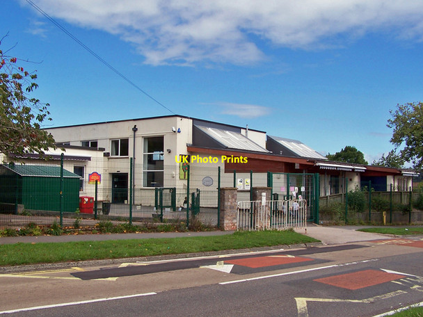 Photo 6"x4" Shiphay Community Primary School Torquay c2010