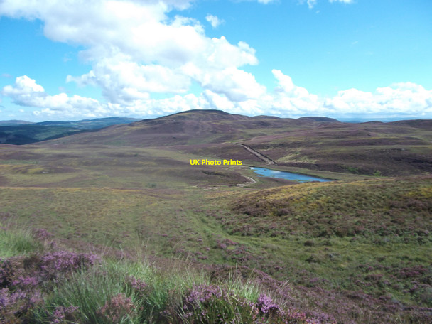 Photo 6"x4" Small lochan on Allt Poll an t-Searraich tributary Balbeg\/NH4531 c2010