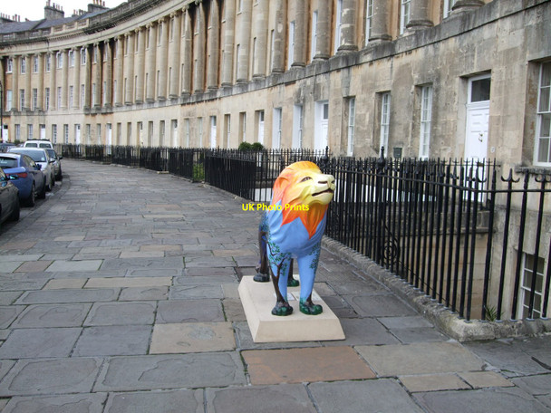 Photo 6"x4" Plastic lion in front of Royal Crescent  Bath\/ST7464 c2010
