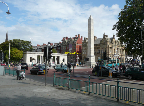 Photo 6"x4" The war memorial obelisk Southport c2010