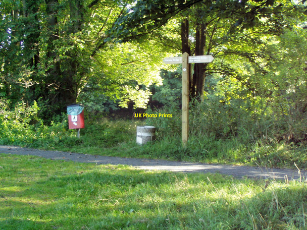 Photo 6"x4" Finger post on Donside path Cummings Park c2010