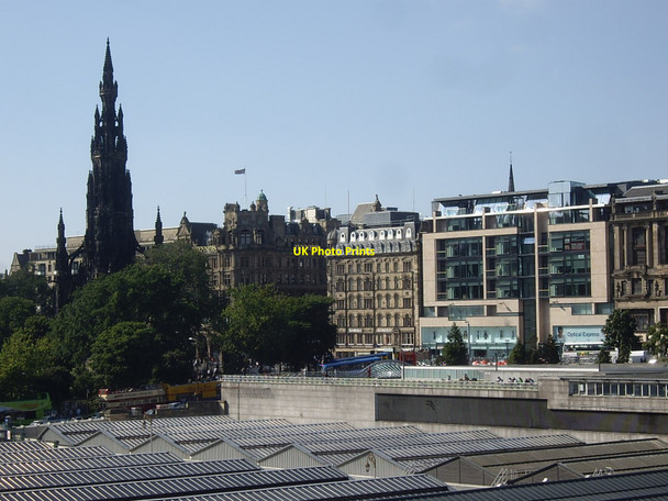 Photo 6"x4" View of the Scott Monument and Jenners in Princes Street Edinburgh c2010