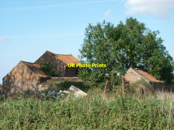 Photo 6"x4" Old Farm Buildings on East Marsh Road, Goxhill North End\/TA1022 c2010