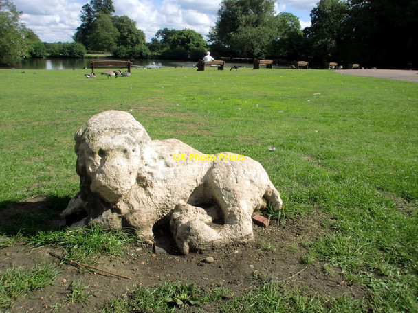 Photo 6"x4" Lion Statue, Forty Hall, Enfield Enfield\/TQ3396 c2010