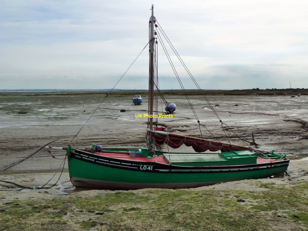 Photo 6"x4" The cockle boat 'Endeavour' at Leigh-on-Sea Leigh-on-Sea c2010